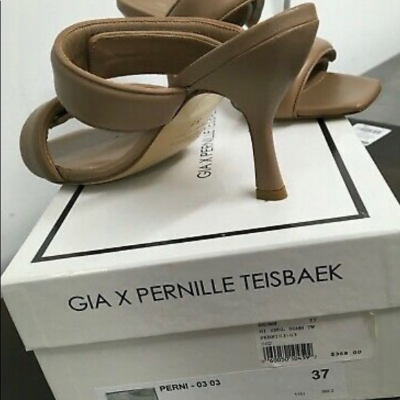 NIB - GIA x Pernille Teisbaek nude puffer leather sandals. - Picture 4 of 7